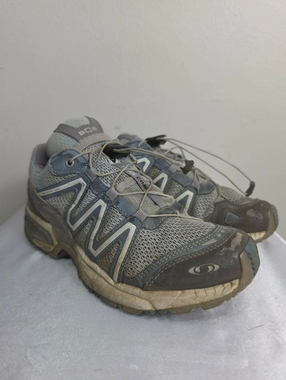 Salomon Women's Athletic Trail Comp Shoes in Light Grey and Blue
